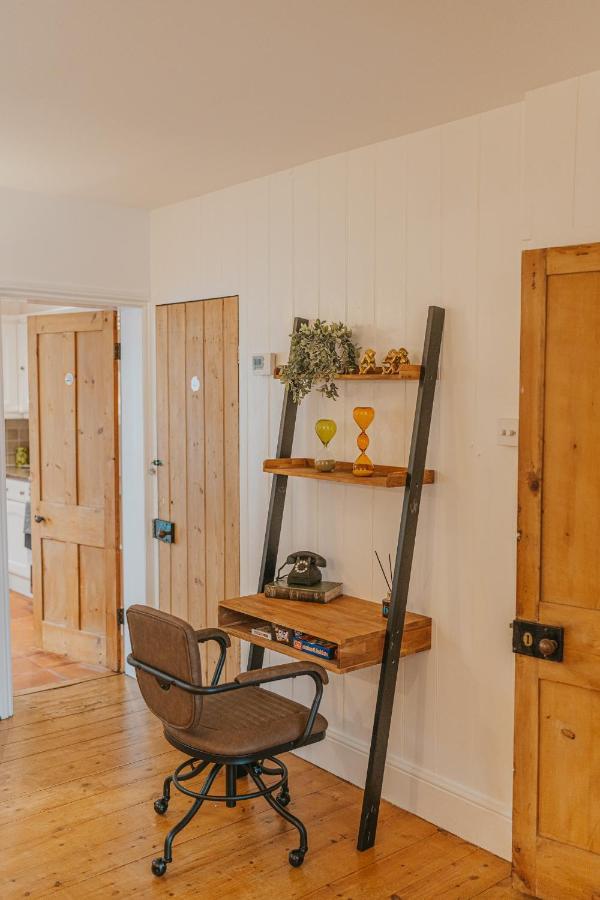 Cotswolds- Homely 2 Bed House With Garden, Wifi - Esho Stays 시런세스터 외부 사진