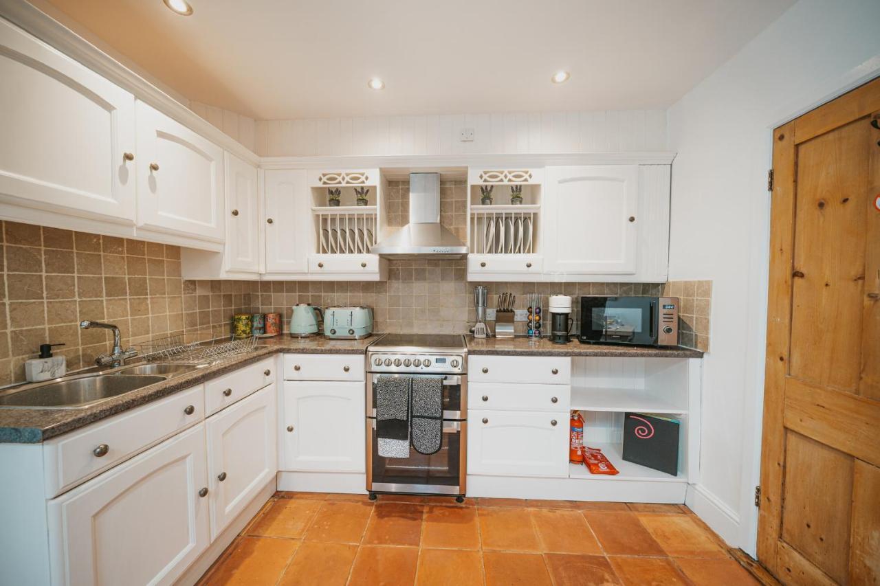 Cotswolds- Homely 2 Bed House With Garden, Wifi - Esho Stays 시런세스터 외부 사진