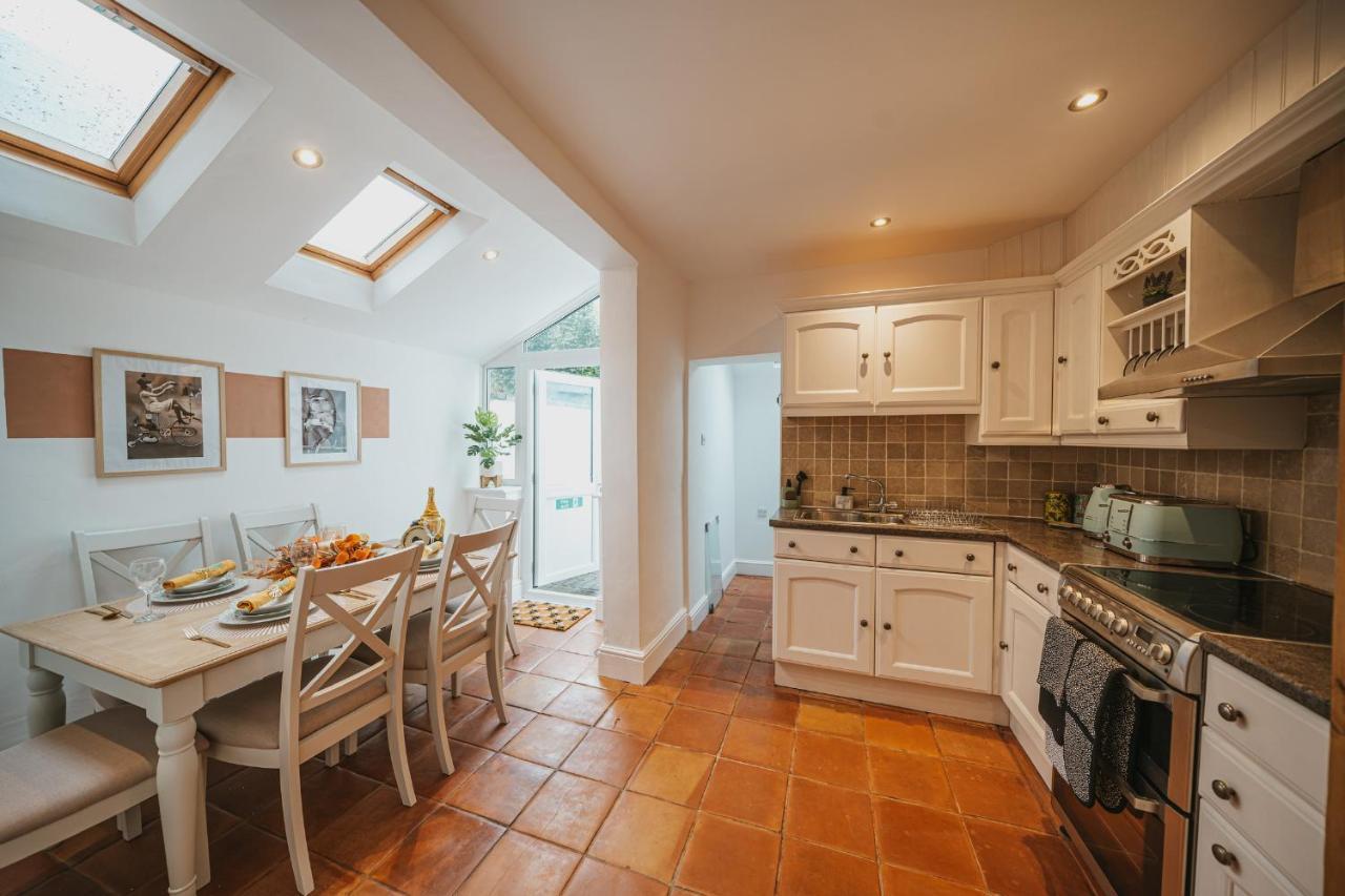 Cotswolds- Homely 2 Bed House With Garden, Wifi - Esho Stays 시런세스터 외부 사진