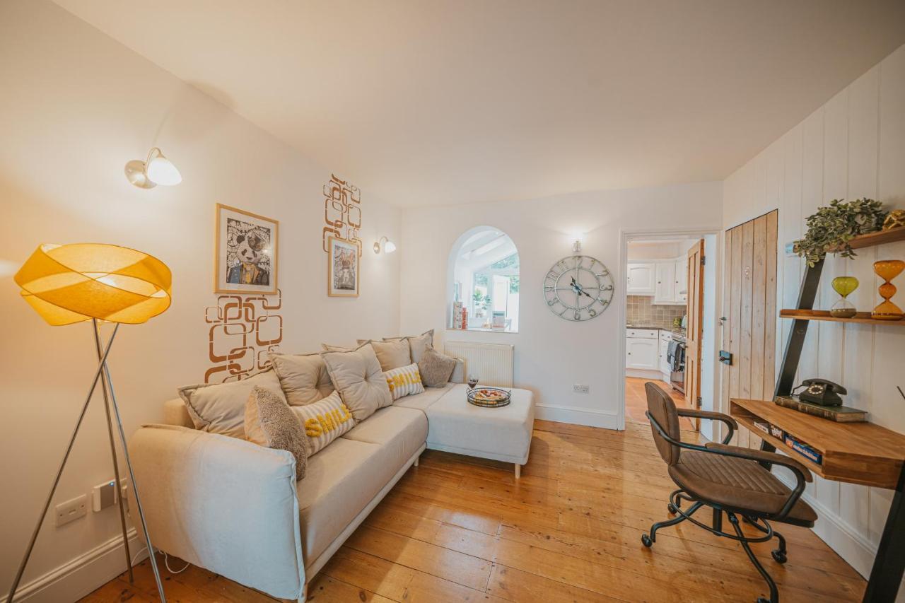 Cotswolds- Homely 2 Bed House With Garden, Wifi - Esho Stays 시런세스터 외부 사진