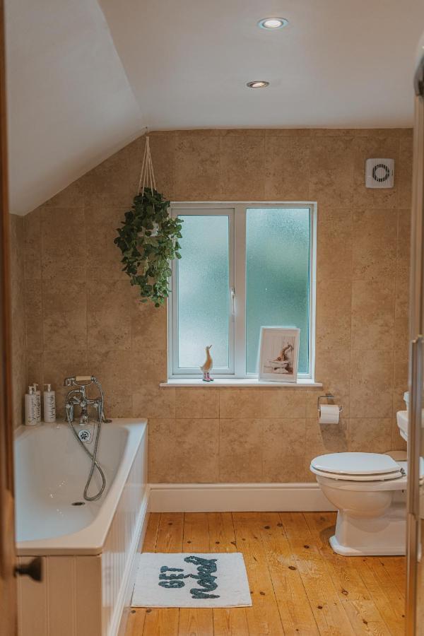 Cotswolds- Homely 2 Bed House With Garden, Wifi - Esho Stays 시런세스터 외부 사진